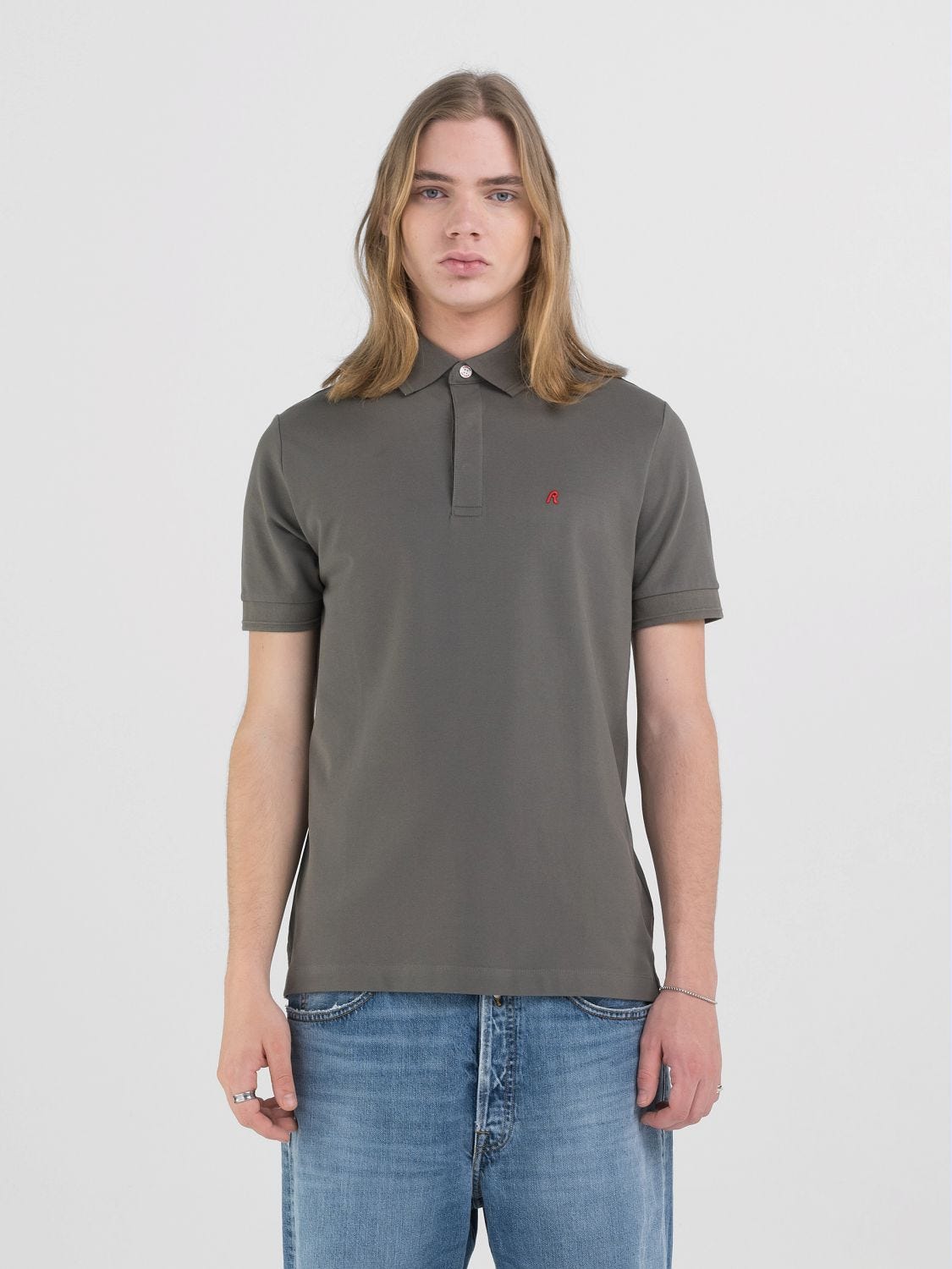 REGULAR FIT POLOSHIRT MIT STICKEREI