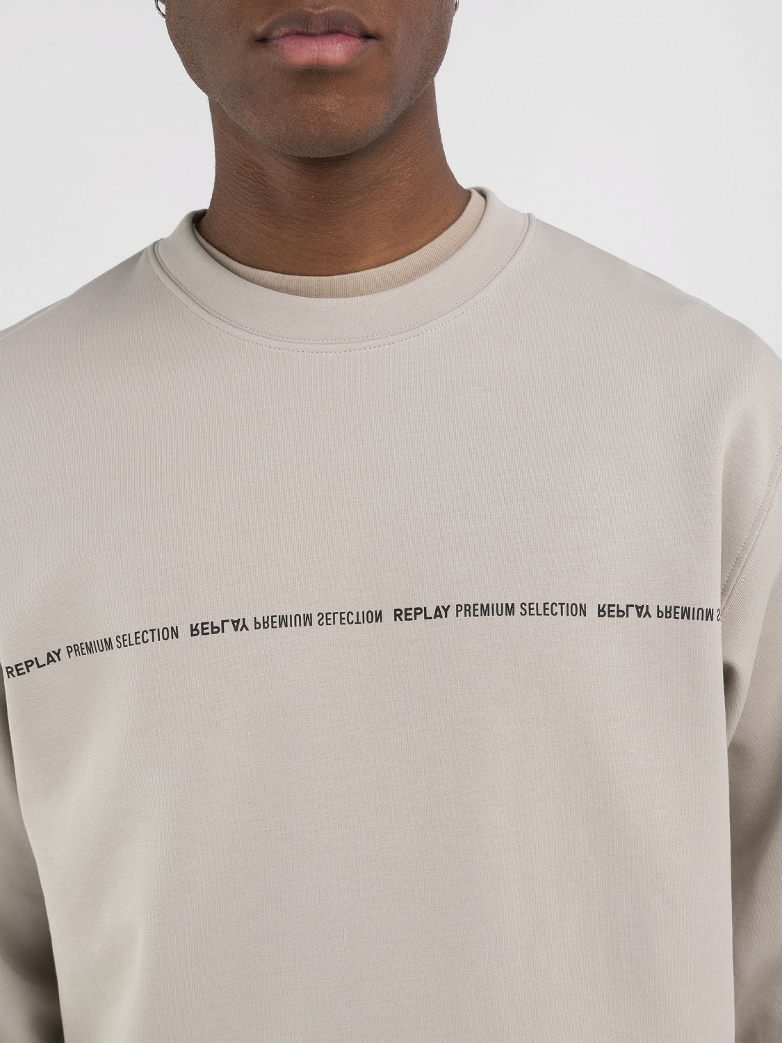 REGULAR-FIT CREW-NECK SWEATSHIRT