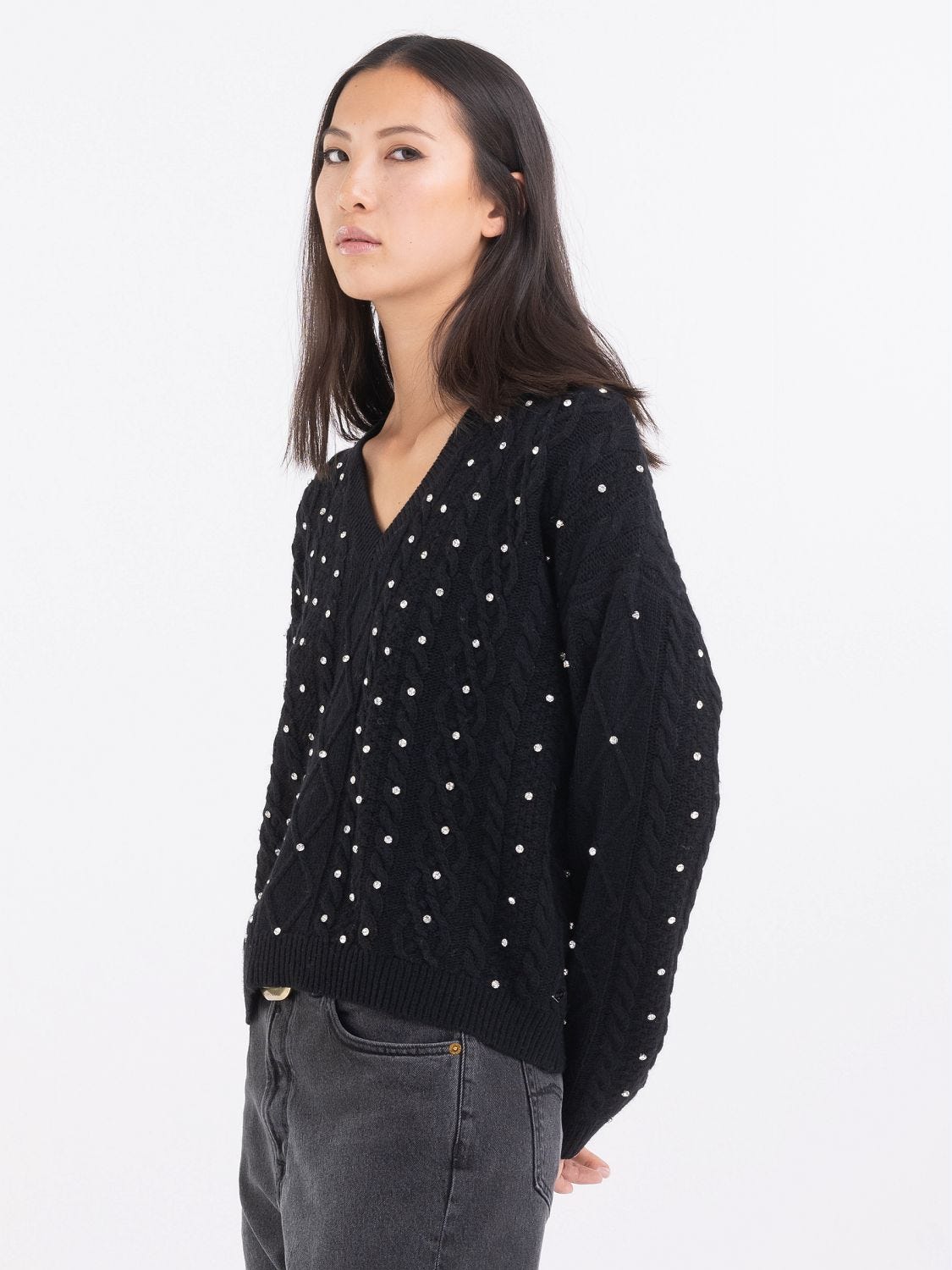 Oversized cable sweater with pearls
