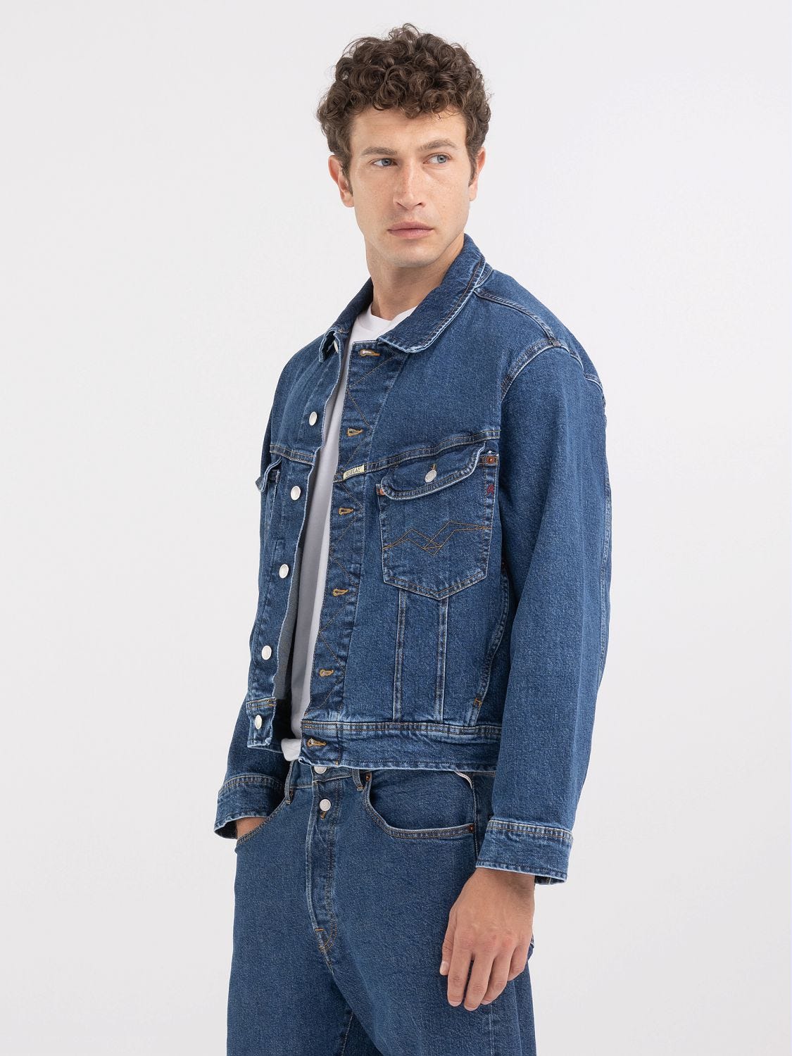 Comfort fit jacket in dark red cast indigo