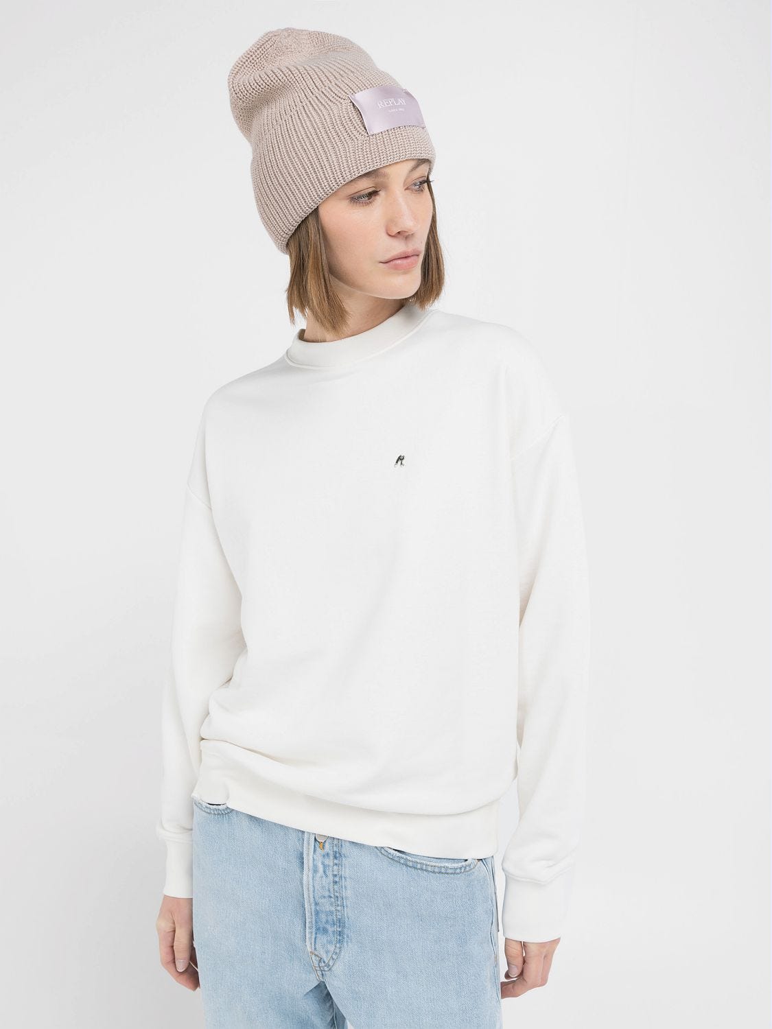White color sweatshirt discount