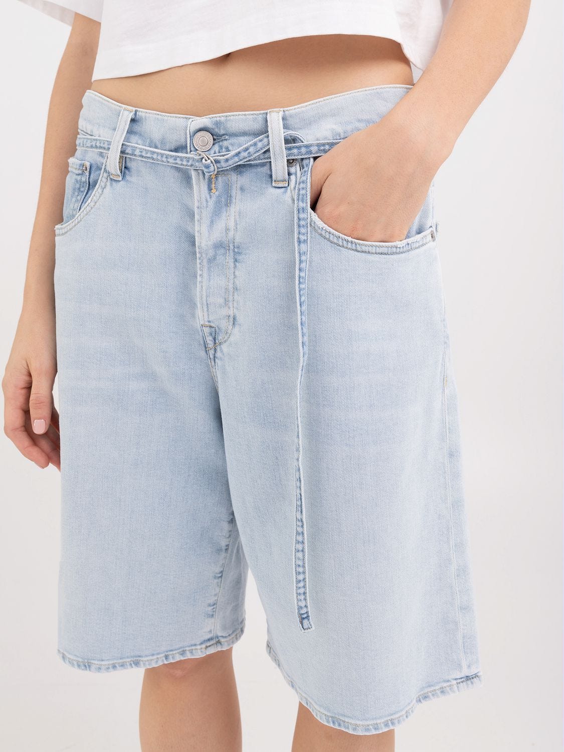 Bermuda shorts in denim with belt