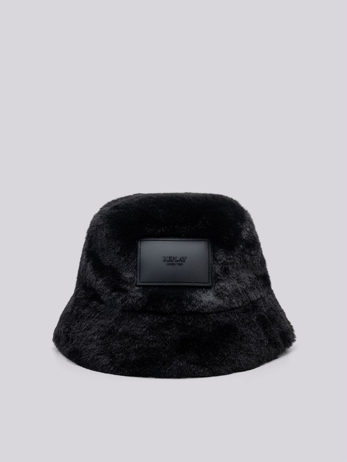 Black furry bucket hat 2025