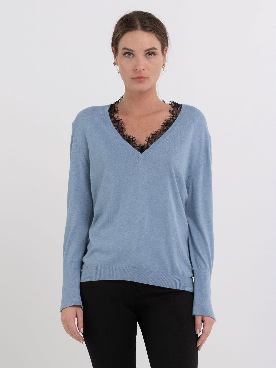 V neck sweater with lace