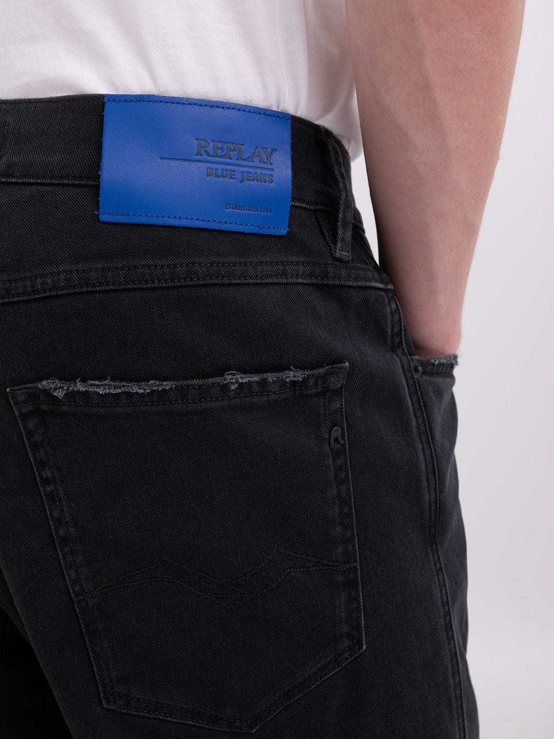 Relaxed tapered fit Sandot jeans