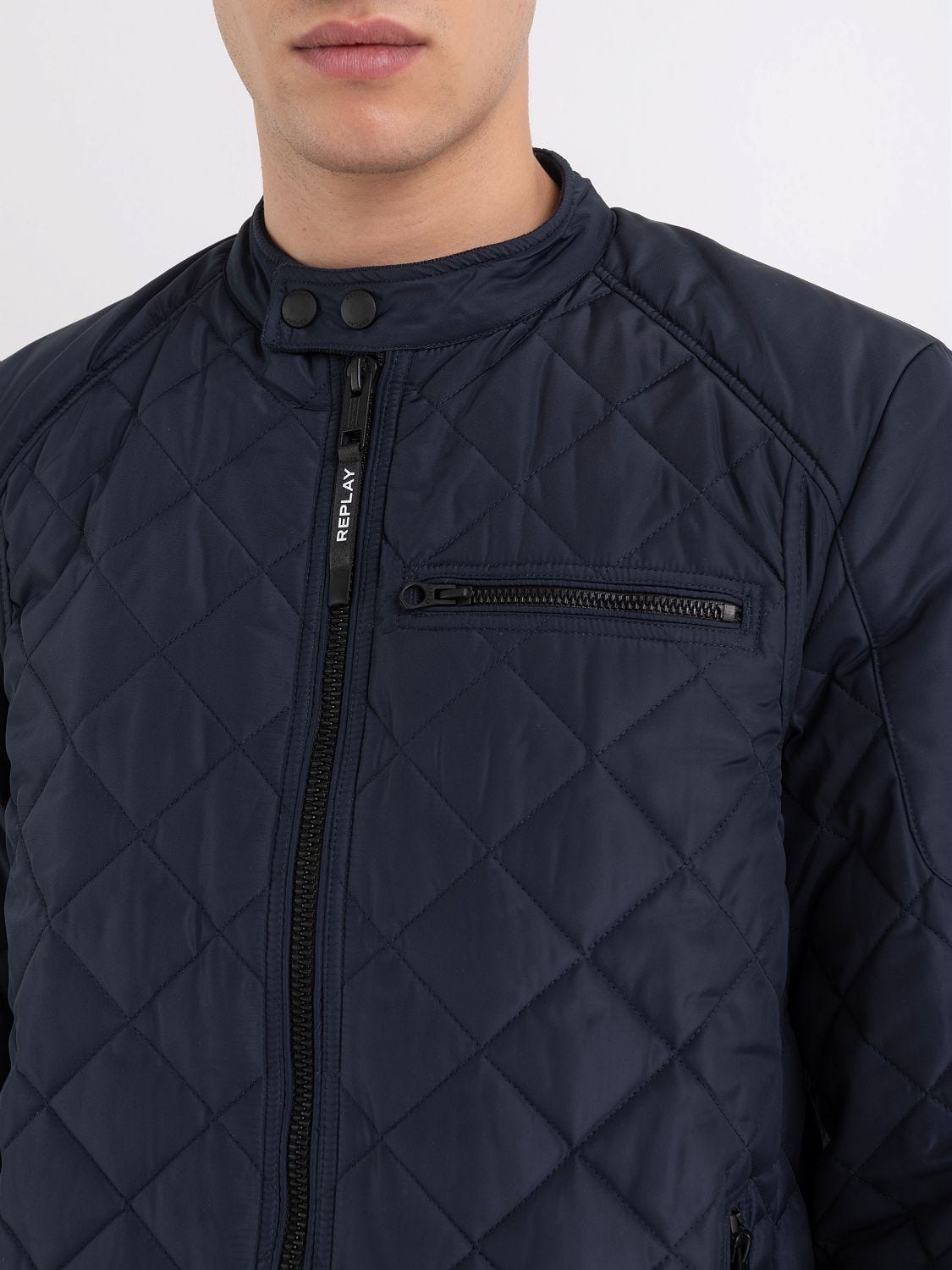 Short quilted jacket