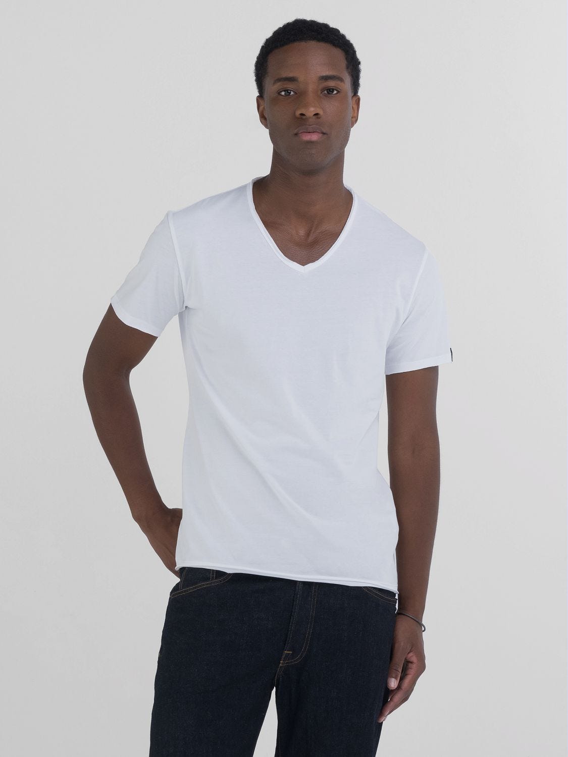 T shirt v cheap