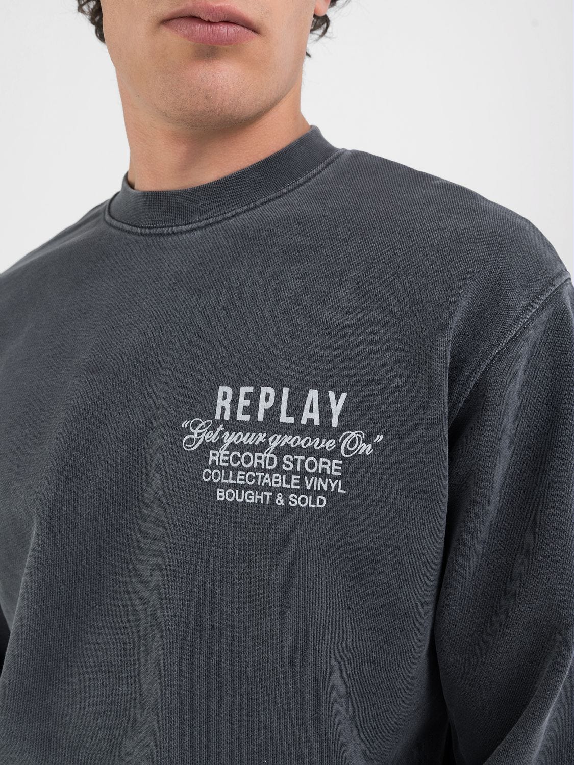 SWEATSHIRT MIT SCHRIFTZUGDRUCK