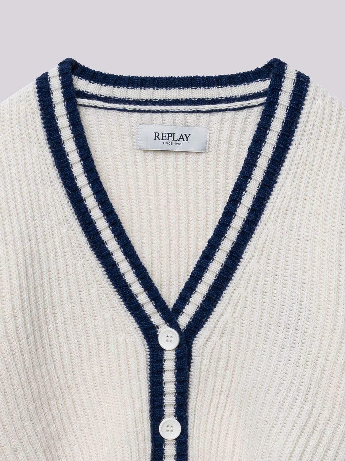CROPPED CARDIGAN MIT GESTREIFTEN DETAILS
