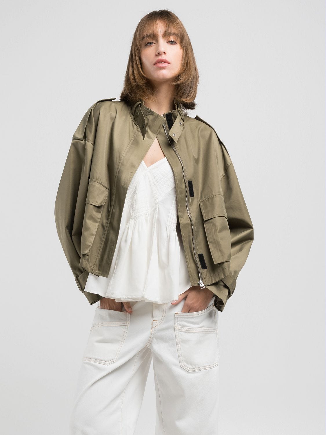JACKE MIT DURCHGEHENDEM REISSVERSCHLUSS UND GROßEN TASCHEN