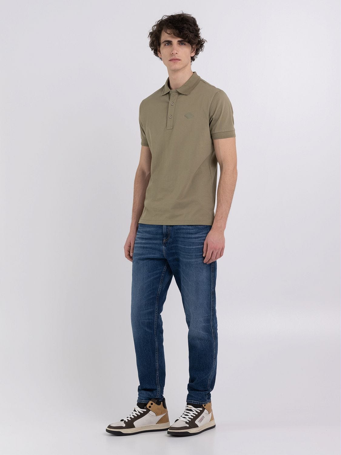 Polo shirt with jeans and sneakers new arrivals