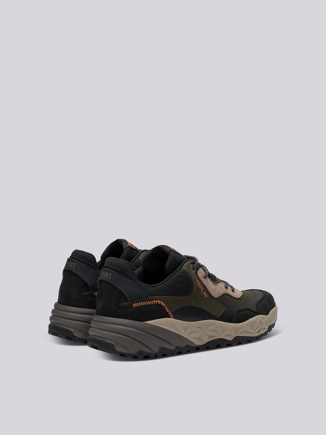 Sneakers hot sale curved bottom