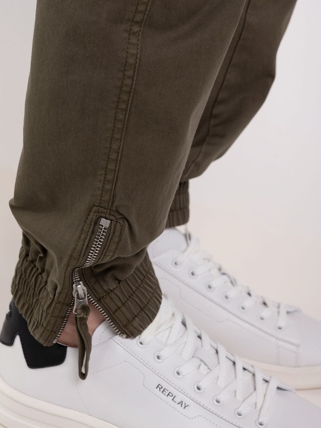 Cargo trousers in stretch twill