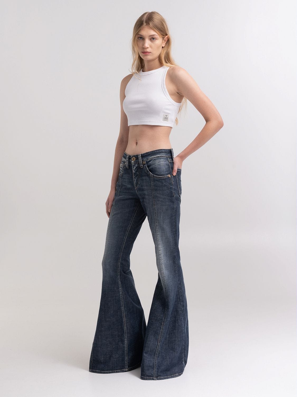 Flare fit outlet