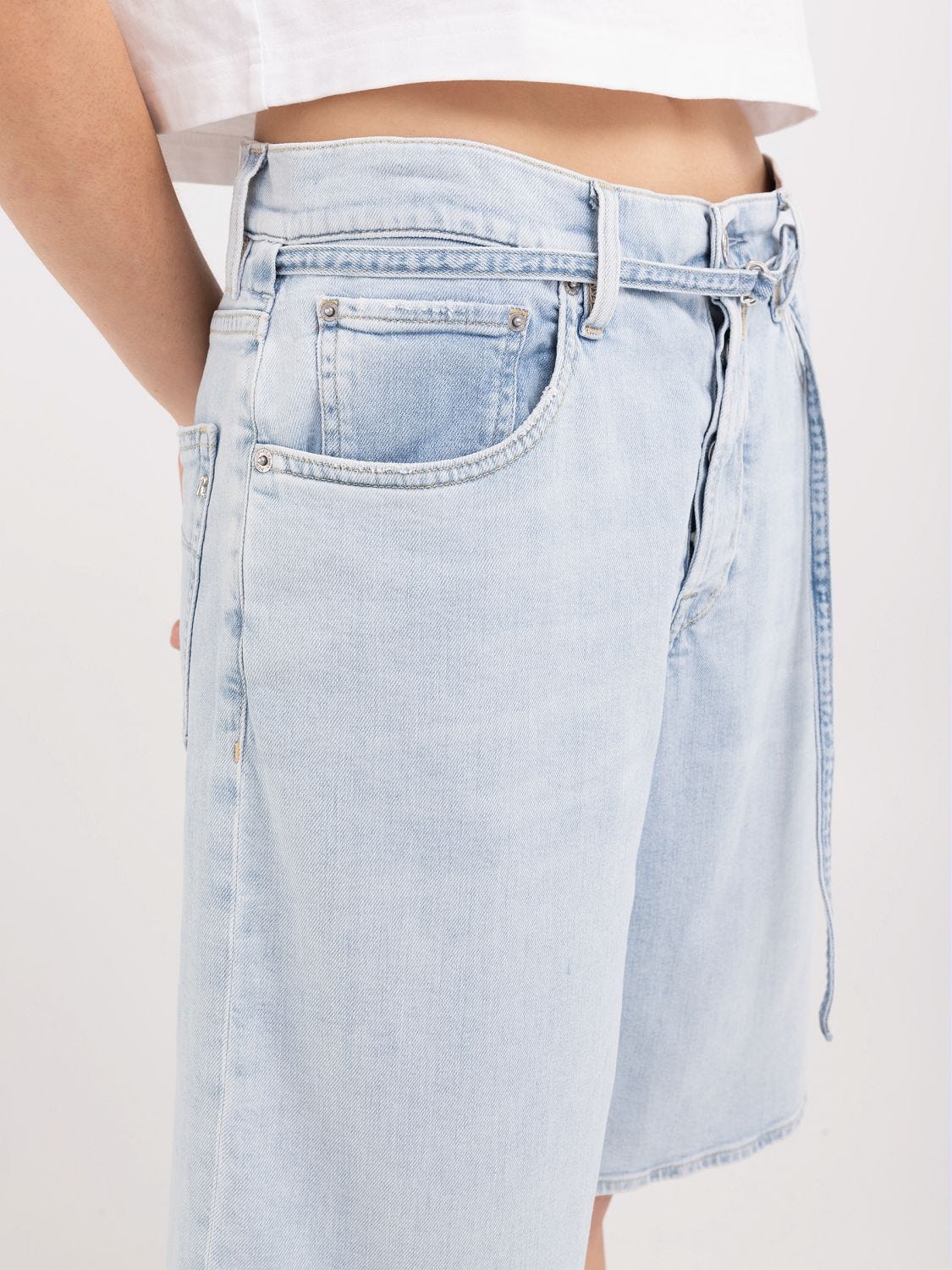 Bermuda shorts in denim with belt