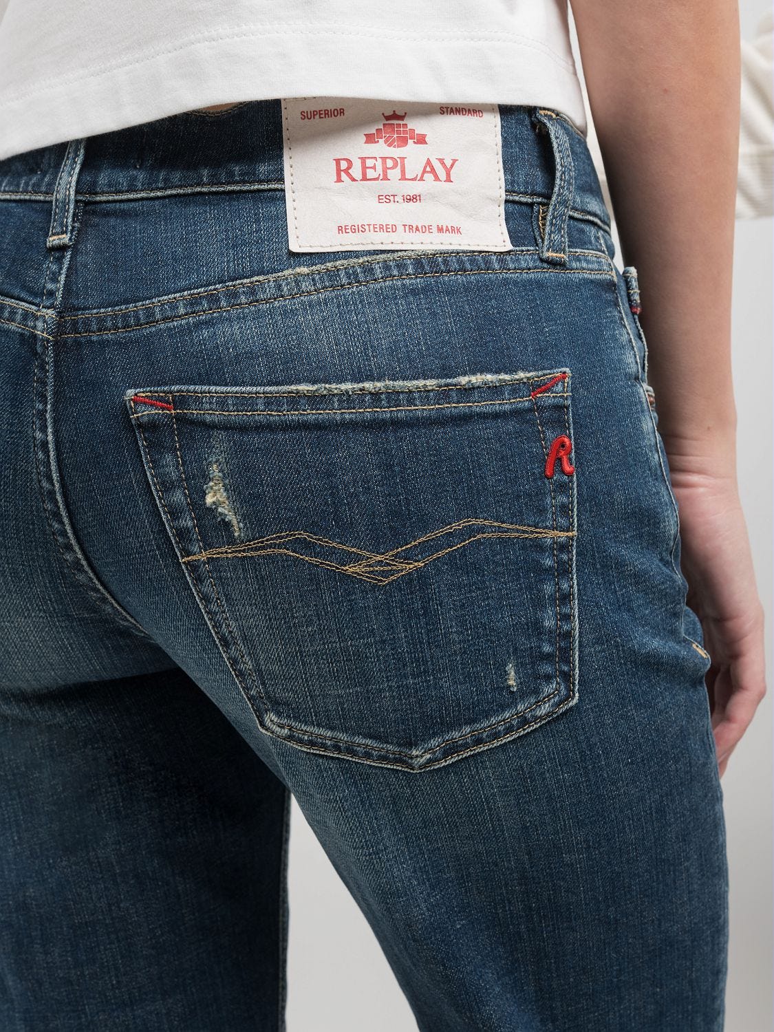 AKEME STRAIGHT FIT JEANS