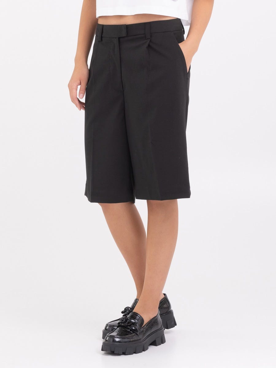 Wide leg bermuda shorts in wool blend