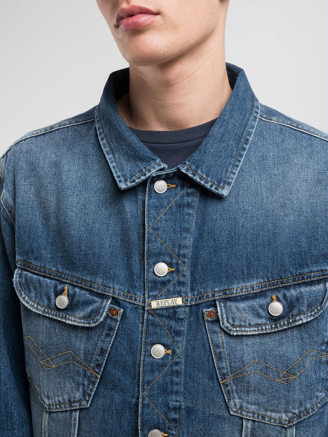 VINTAGE DENIM JACKET