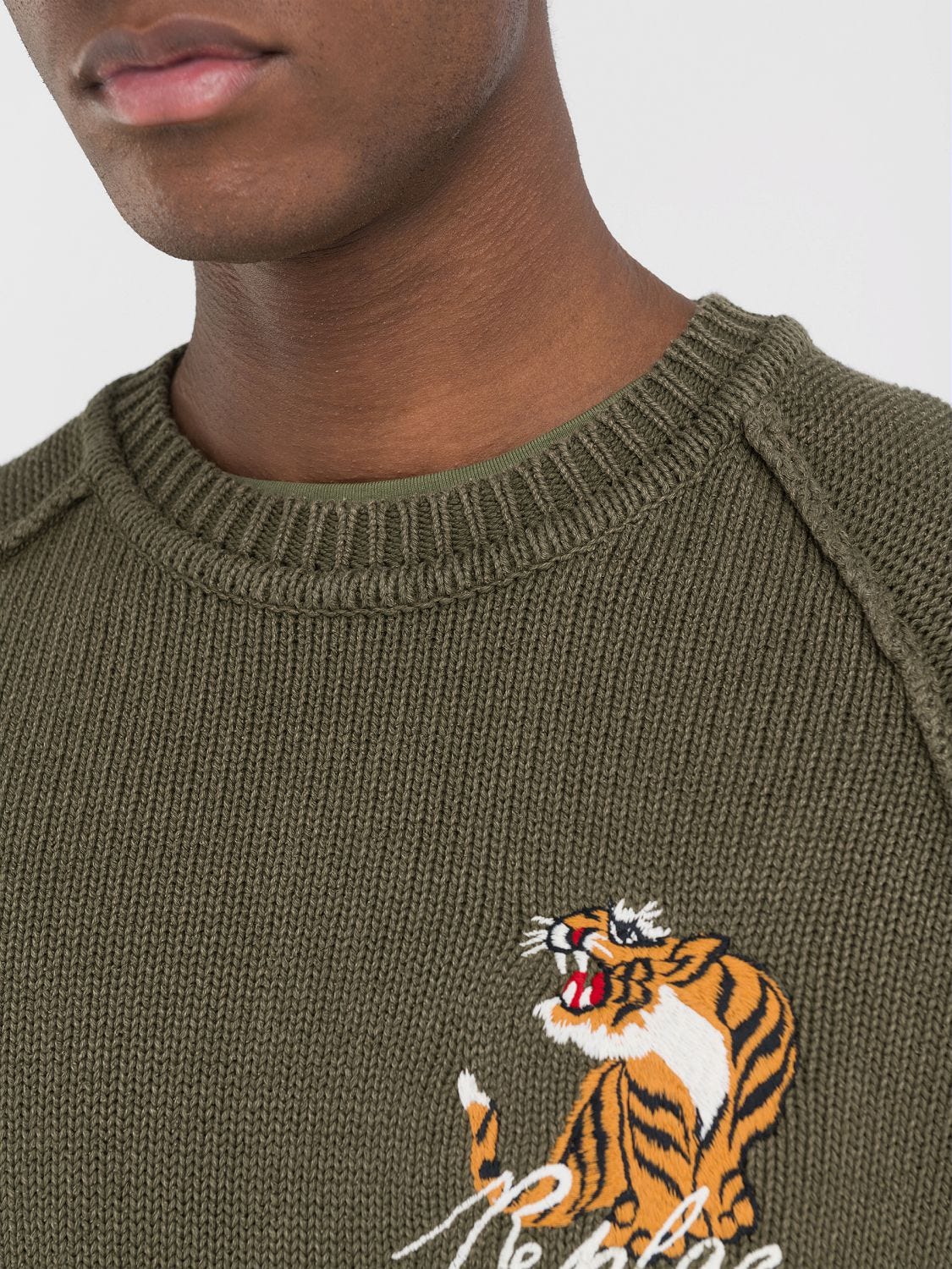 CREW NECK SWEATER WITH TIGER