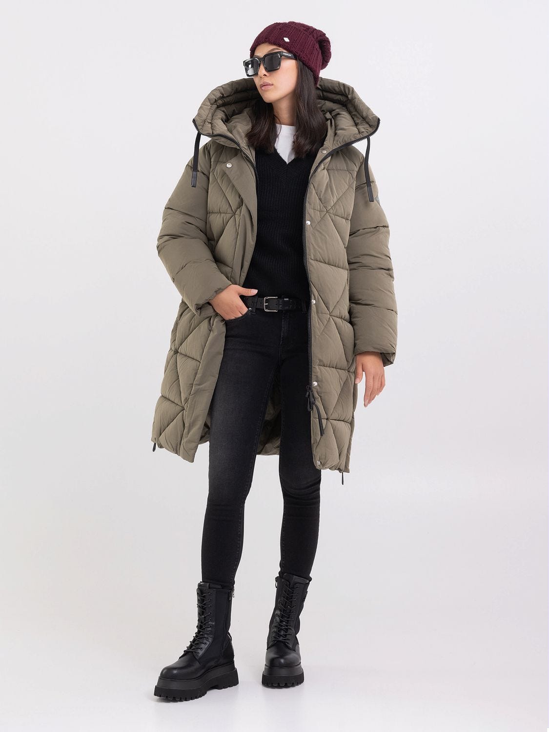 Long jacket in nylon with zipper