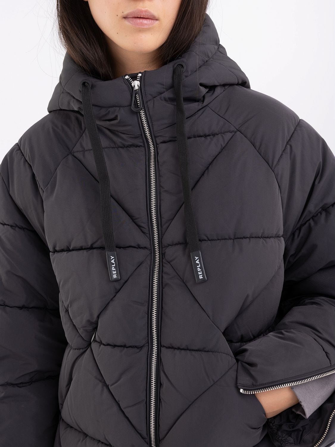 Short jacket in nylon with zipper