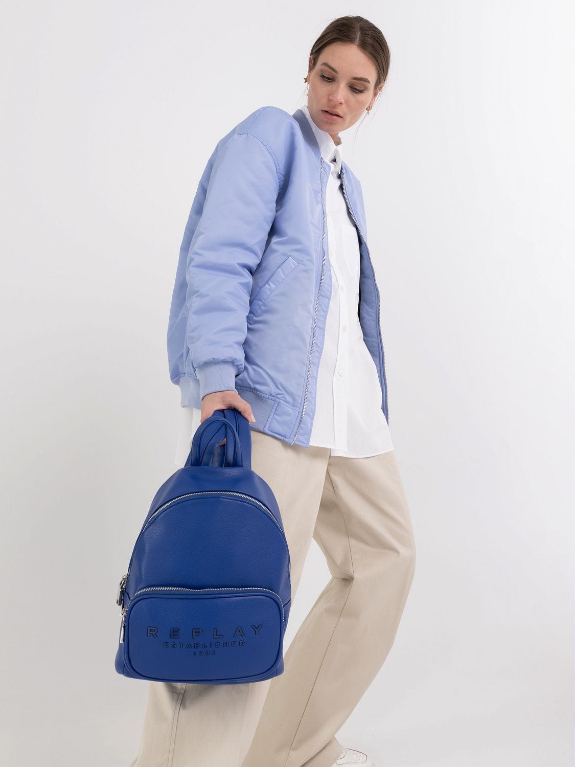 Backpack with hammered effect