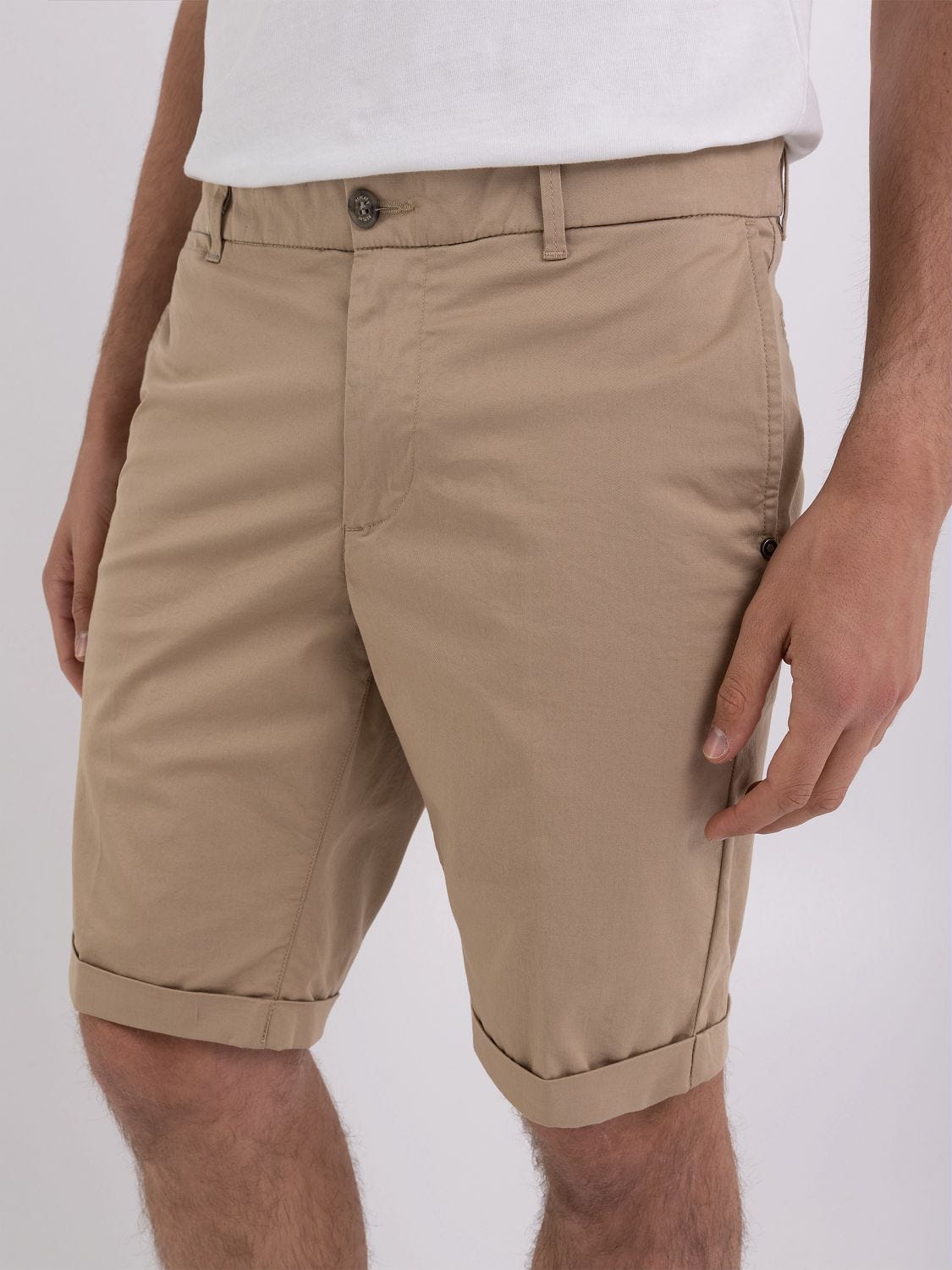 Slim fit chino bermuda shorts in stretch gabardine