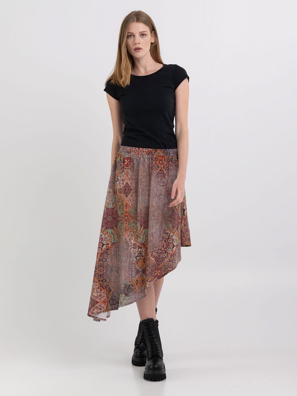 Gonna asimmetrica con stampa arabesque