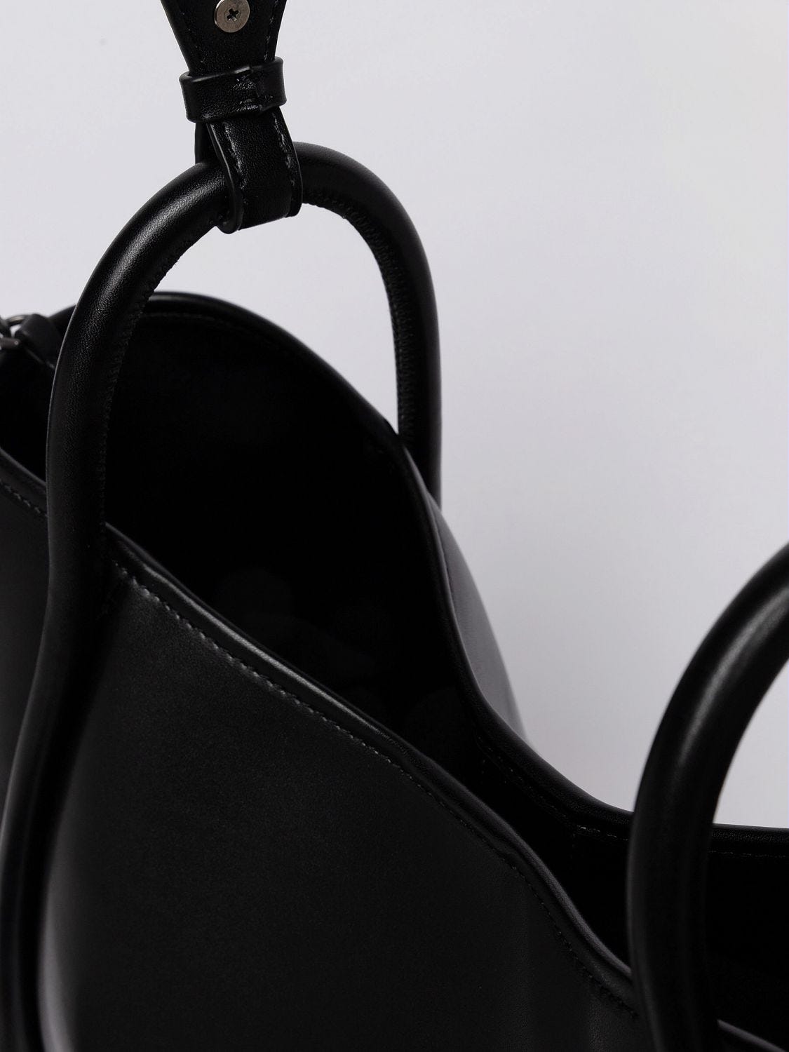 EXTENDABLE BUCKET BAG