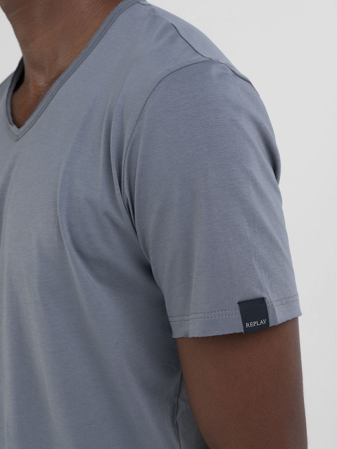 COTTON V NECK T SHIRT