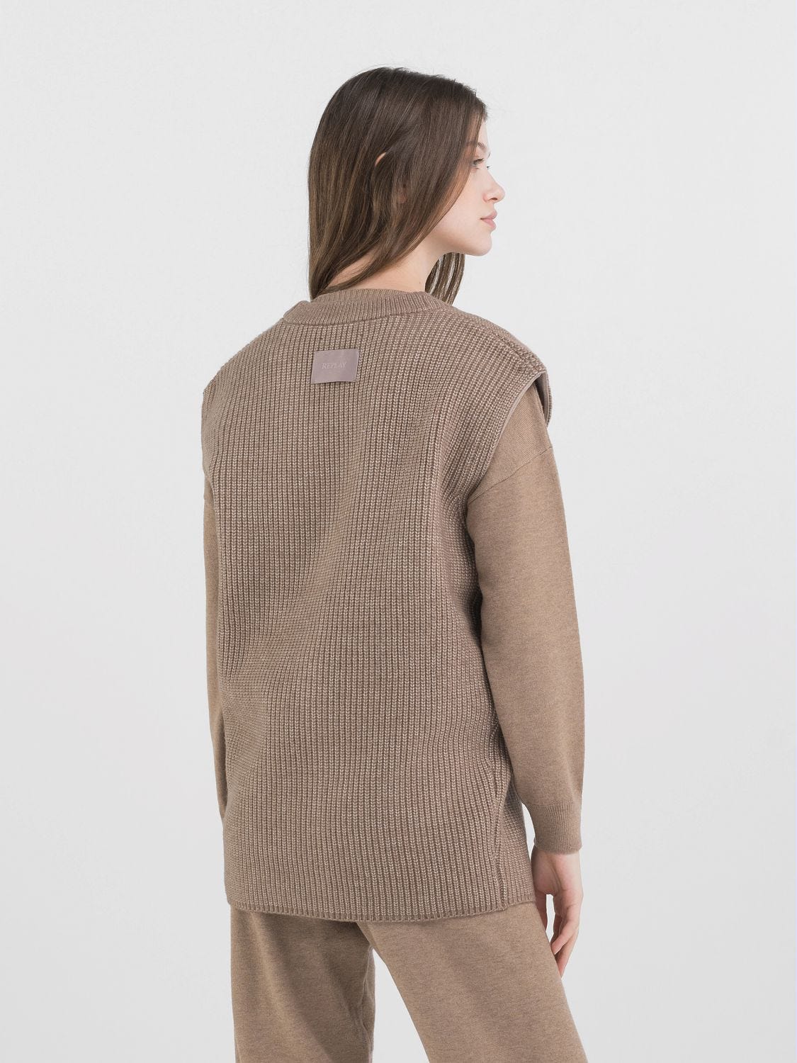 SLEEVELESS CARDIGAN