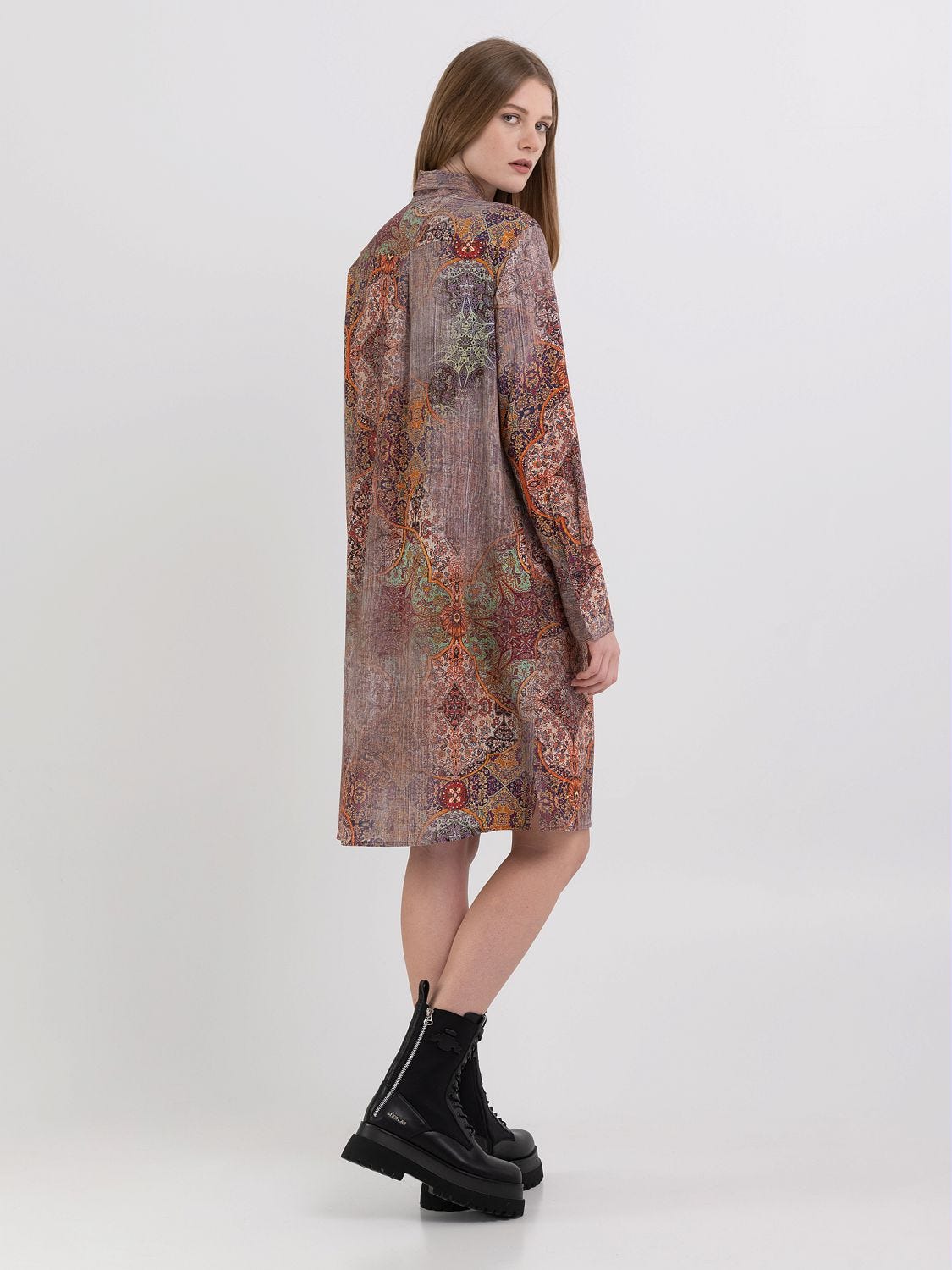 Shirt dress with arabesque print