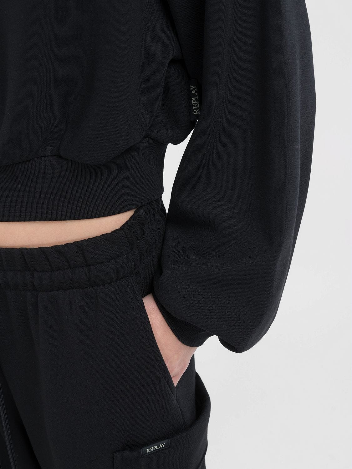 CROPPED OFF THE SHOULDER SWEATSHIRT