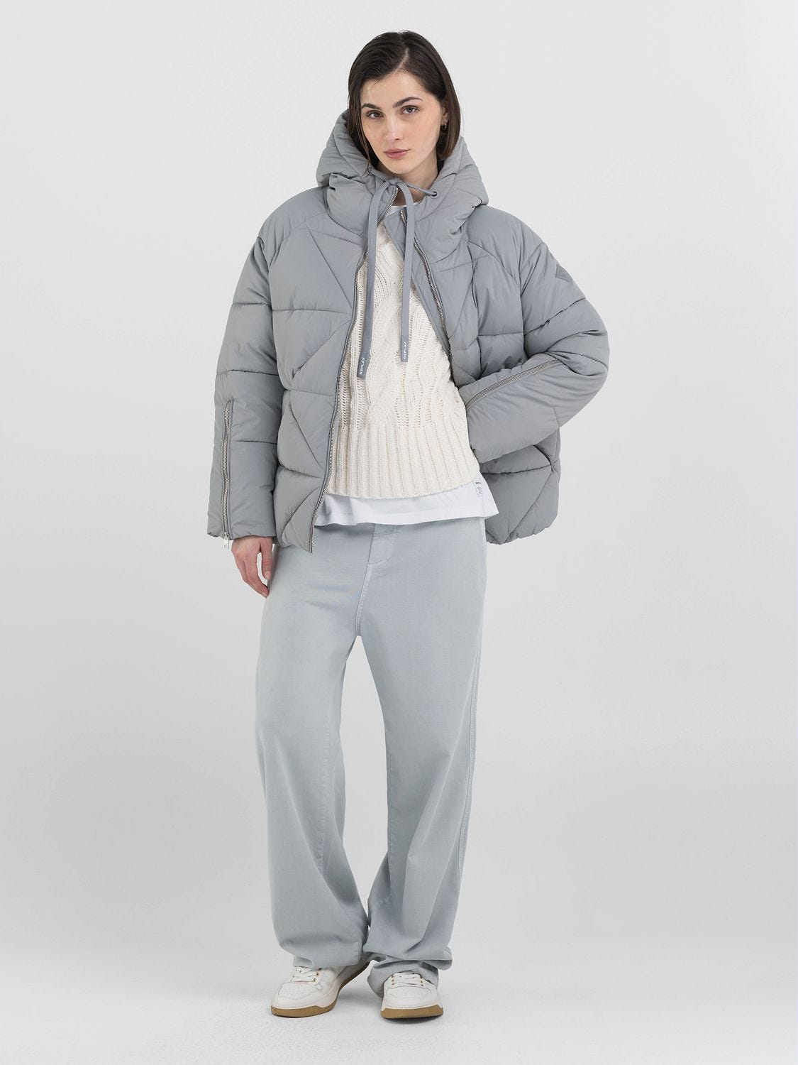 JACKET WITH ADJUSTABLE SLEEVES