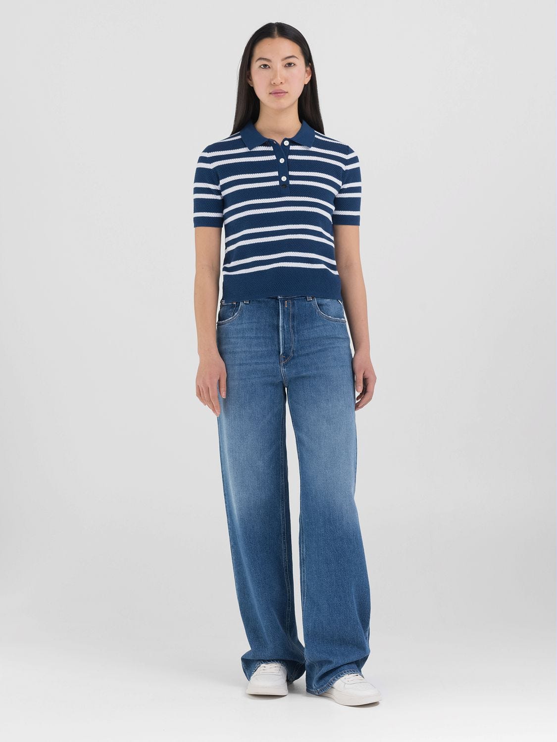Polo shirt hot sale high waisted jeans