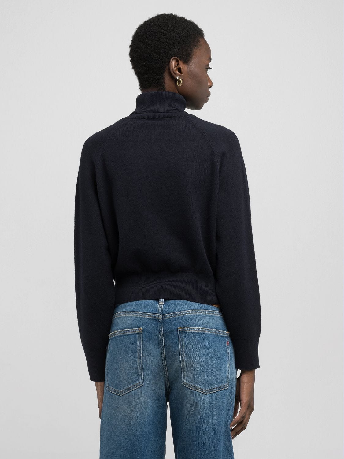 HIGH-NECK SWEATER