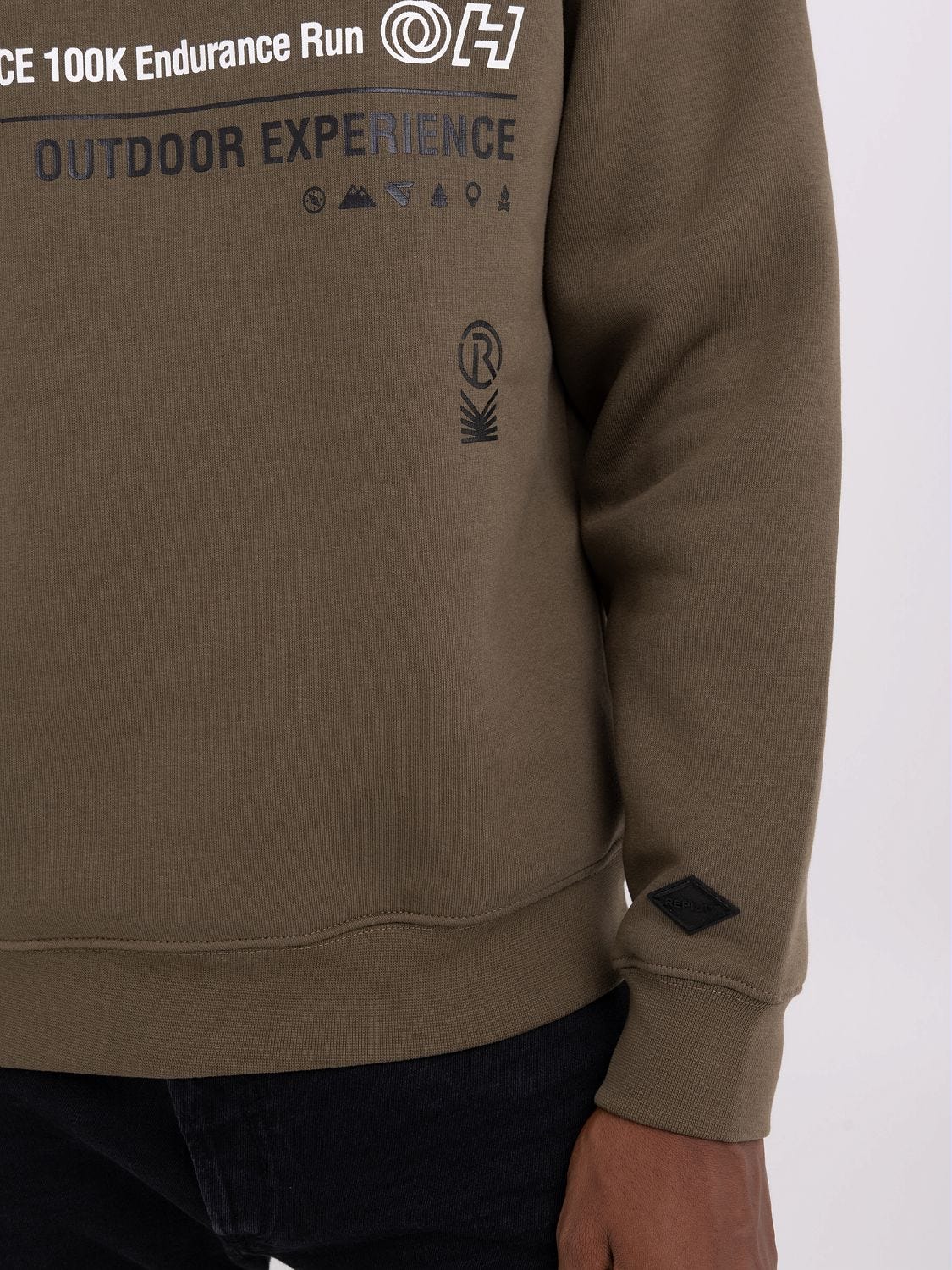 Outdoor crewneck sweatshirt store