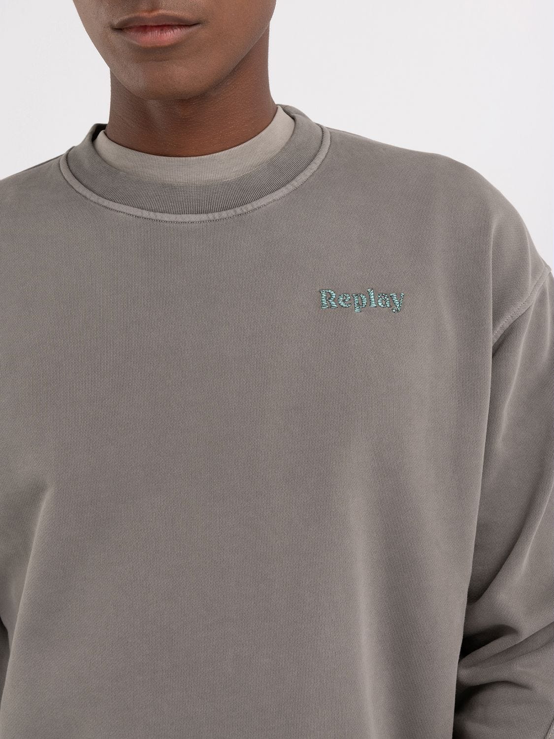 Reebok classics premium vector crew 2025 sweatshirt