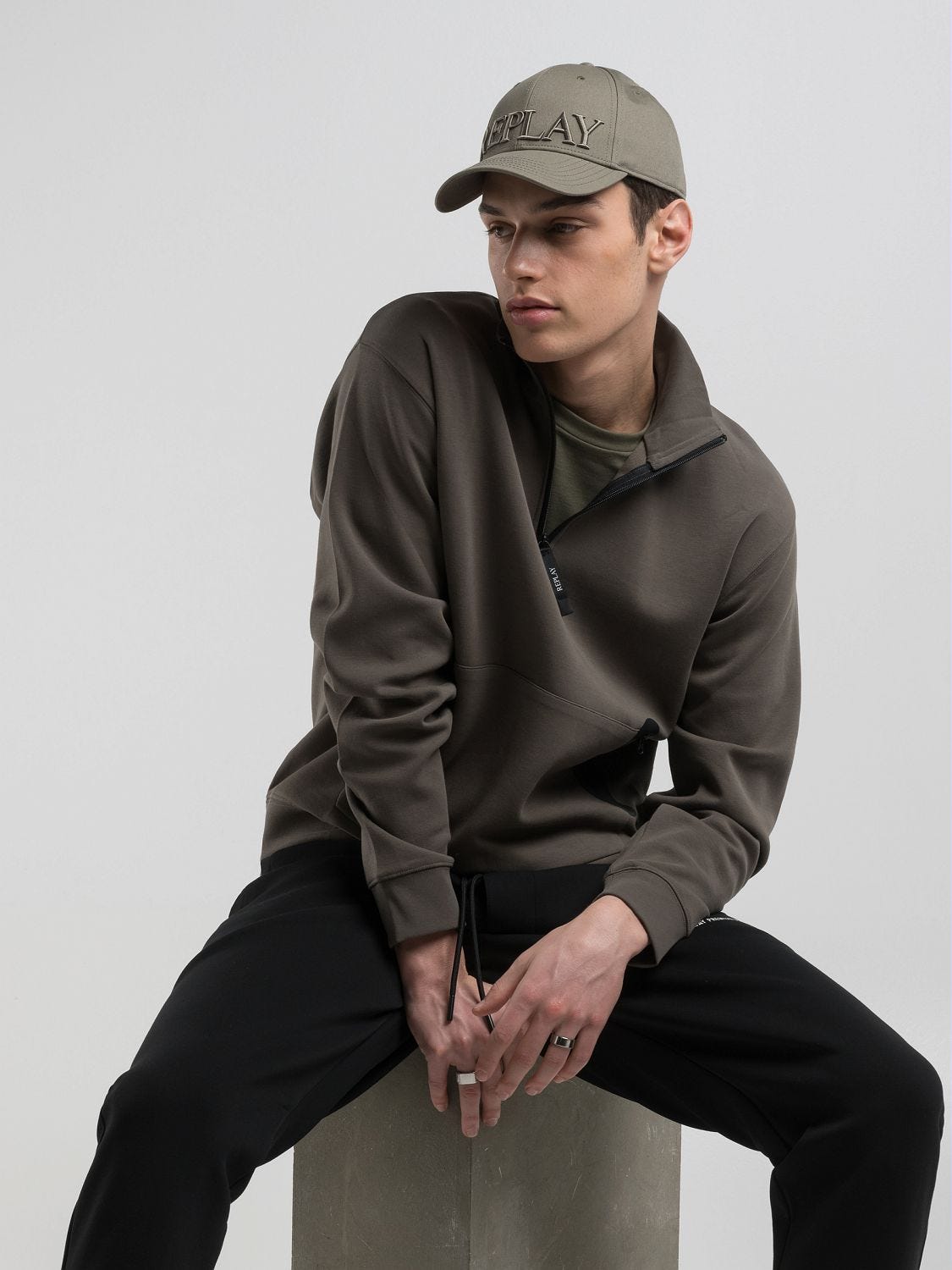 ZIP UP HIGH NECK SWEATSHIRT