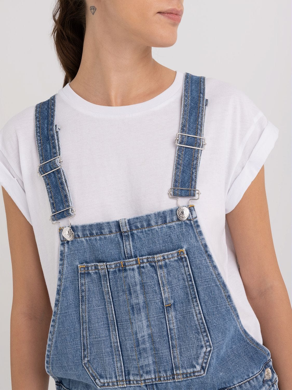 Short overalls in denim
